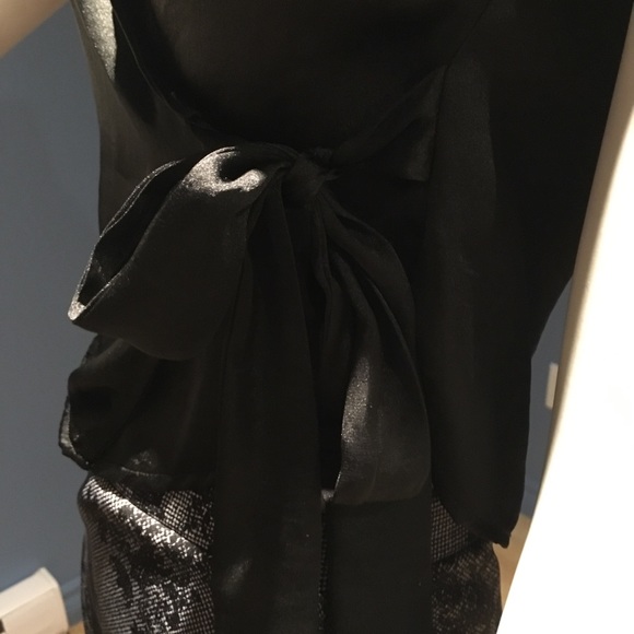 Black short sleeve blouse - Picture 4 of 10